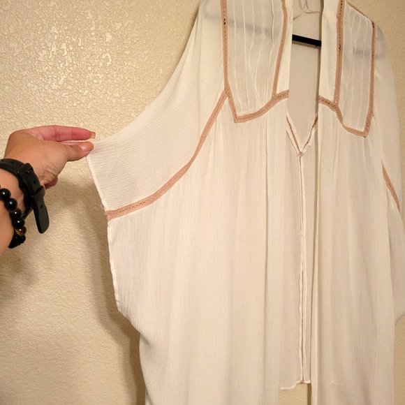 Altar'd State Womens Duster Cream M/L Crochet Trim Kimono Open Front - Picture 4 of 7